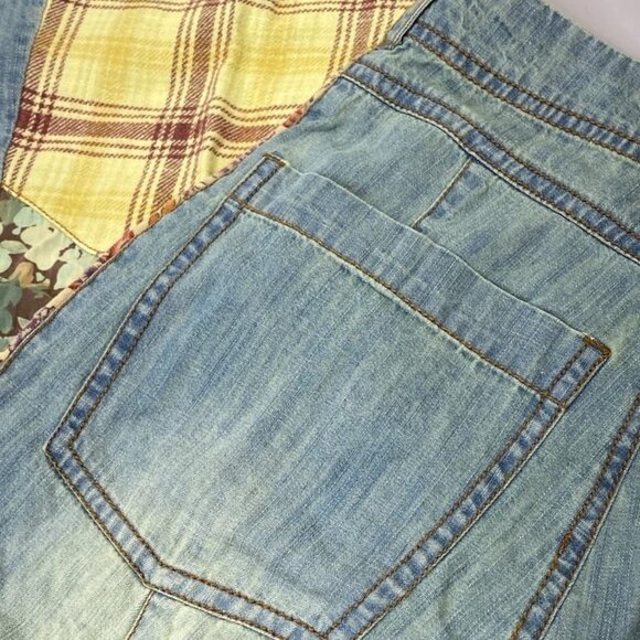 Pilcro Women's Relaxed Flare Patch Work Edition Jeans Size 27 - Picture 4 of 8
